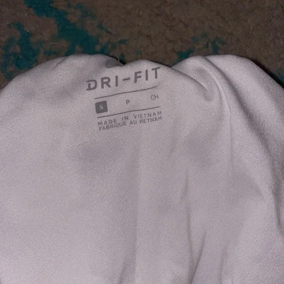 selling these white nike shorts , size small. Never worn. No rips or stains - Picture 3 of 3